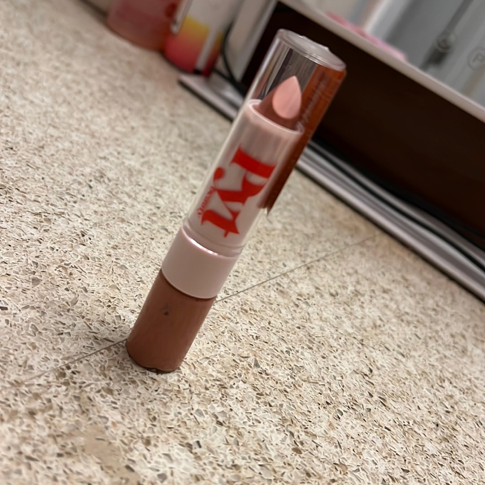 Double ended lipstick